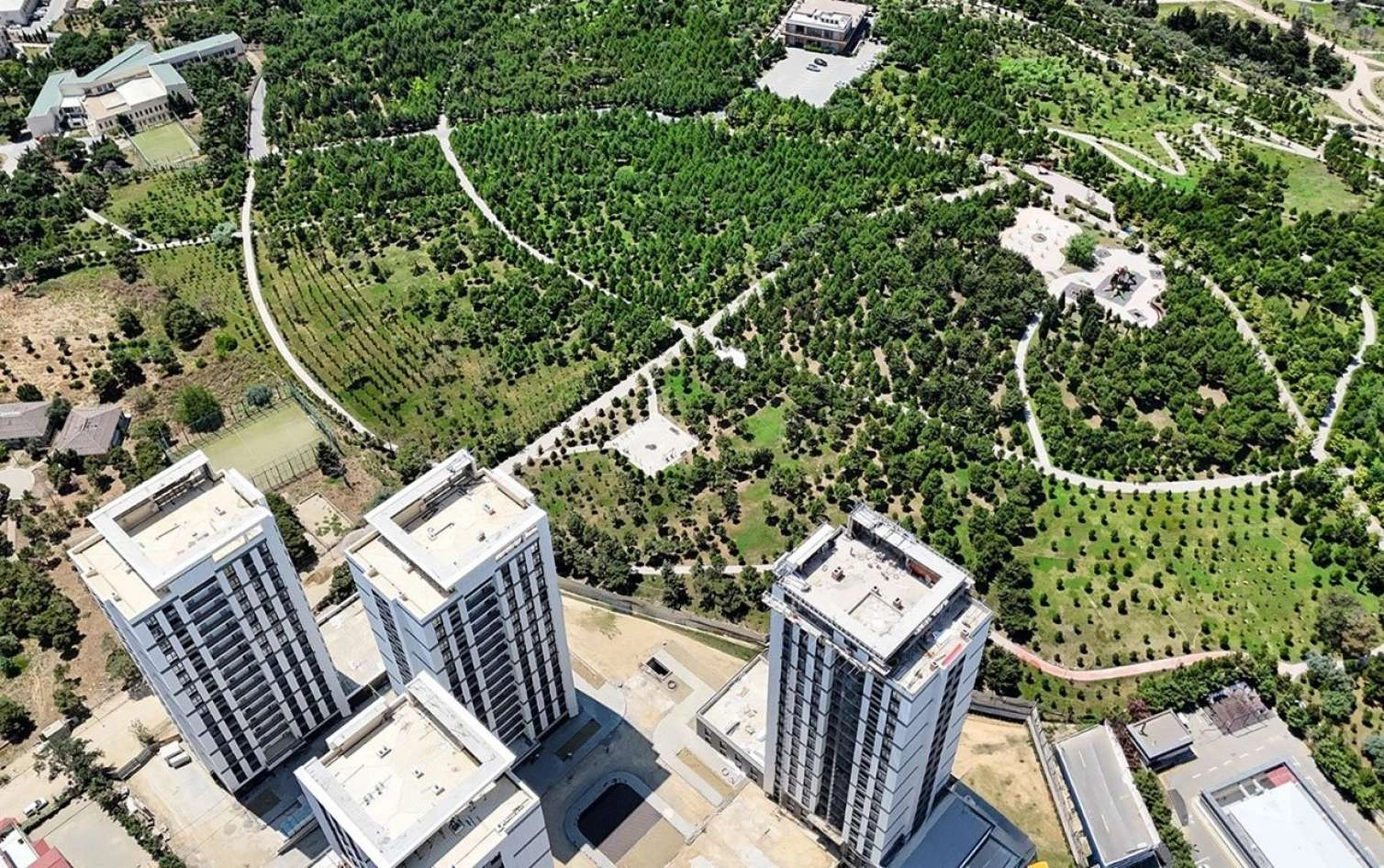 Gənclik parkı yaxınlığında hazır və təhvilə yaxın mənzillər