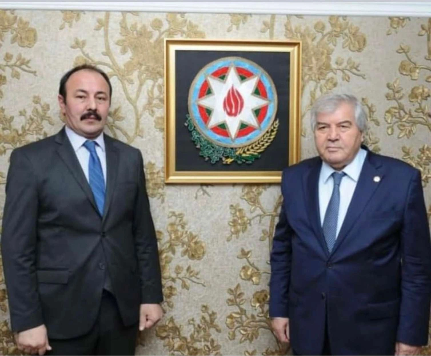 Çiçək pıçıltısı, şimşək çaхışı, könül hayqırışı!