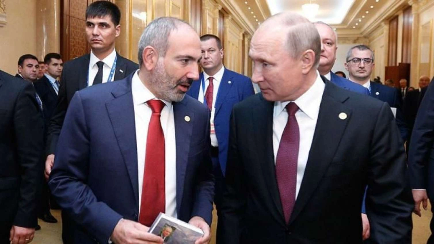 Putinin Paşinyanla ilk danışığı: