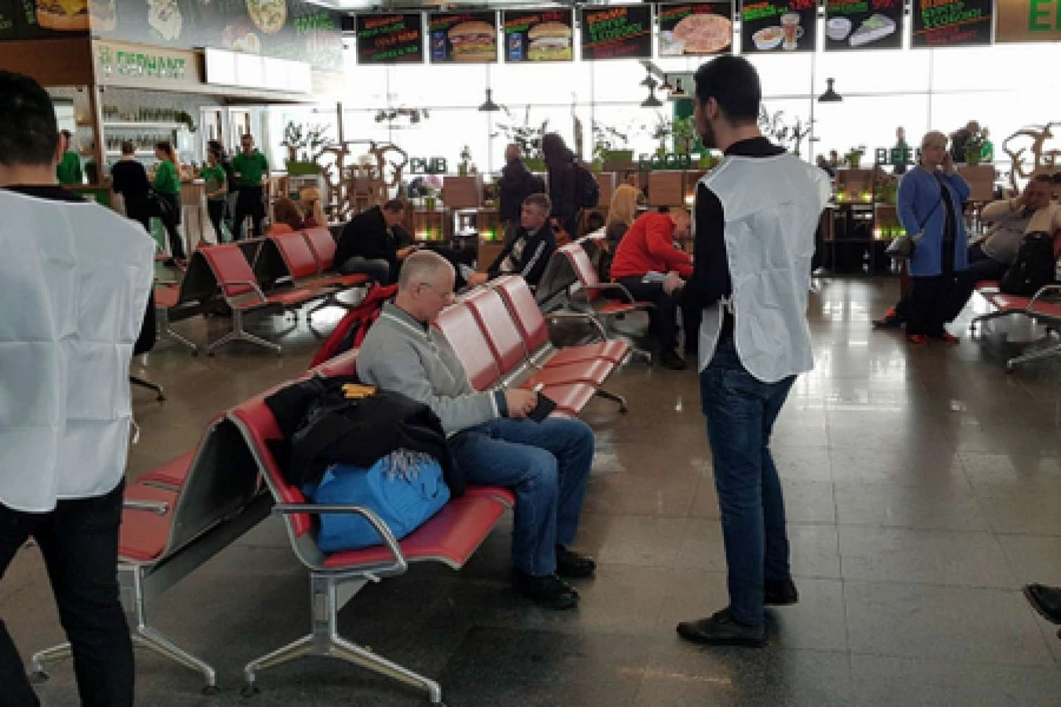 Aeroportda çamadandan çıxanlar şoka saldı