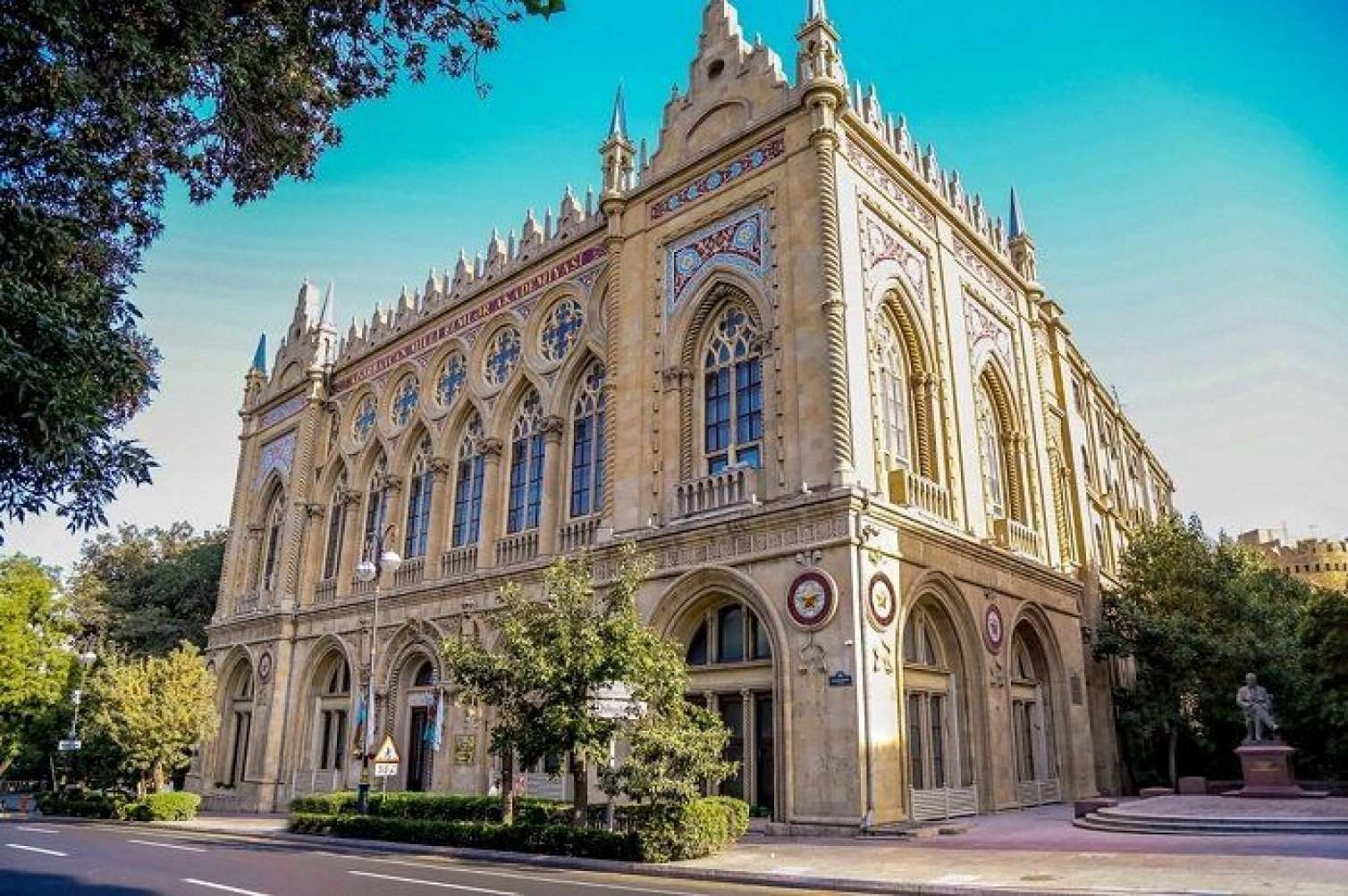 Bakıda bu qurumların iş saatı DƏYİŞDİRİLİR:
