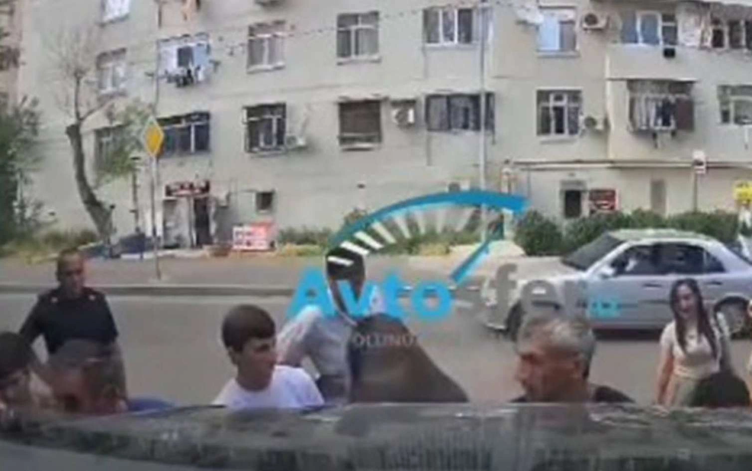 Kişilərin gücü çatmadı, köməyə qadın gəldi...
