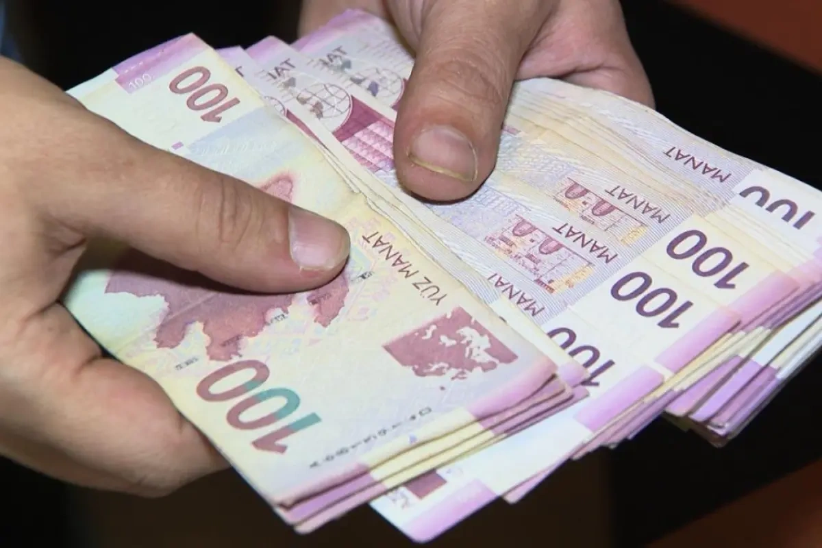Bakıda işləyənlərin orta aylıq maaşı 1400 manata çatır