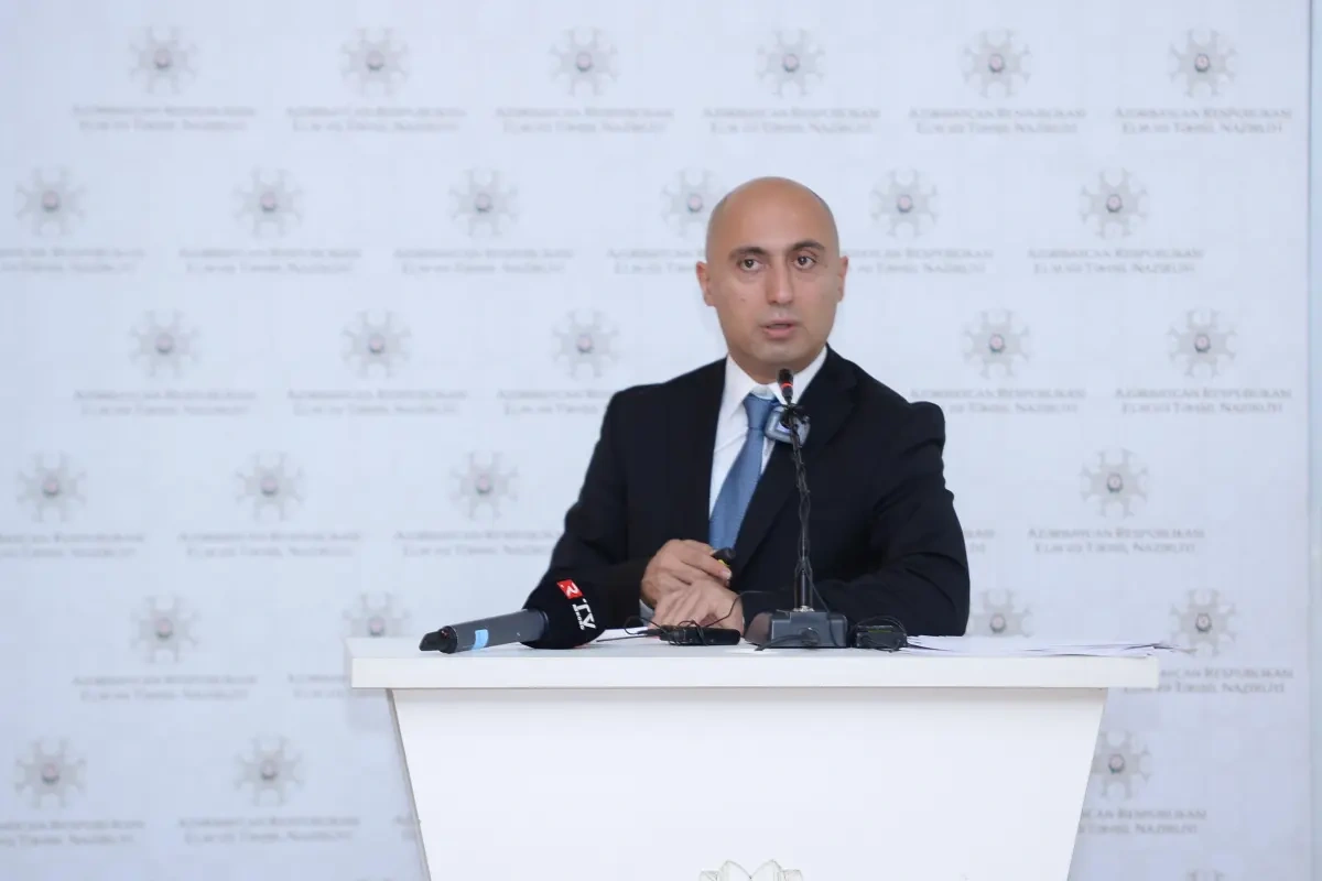 Müəllimlər vahid geyim formasına keçirlər - Nazir açıqladı