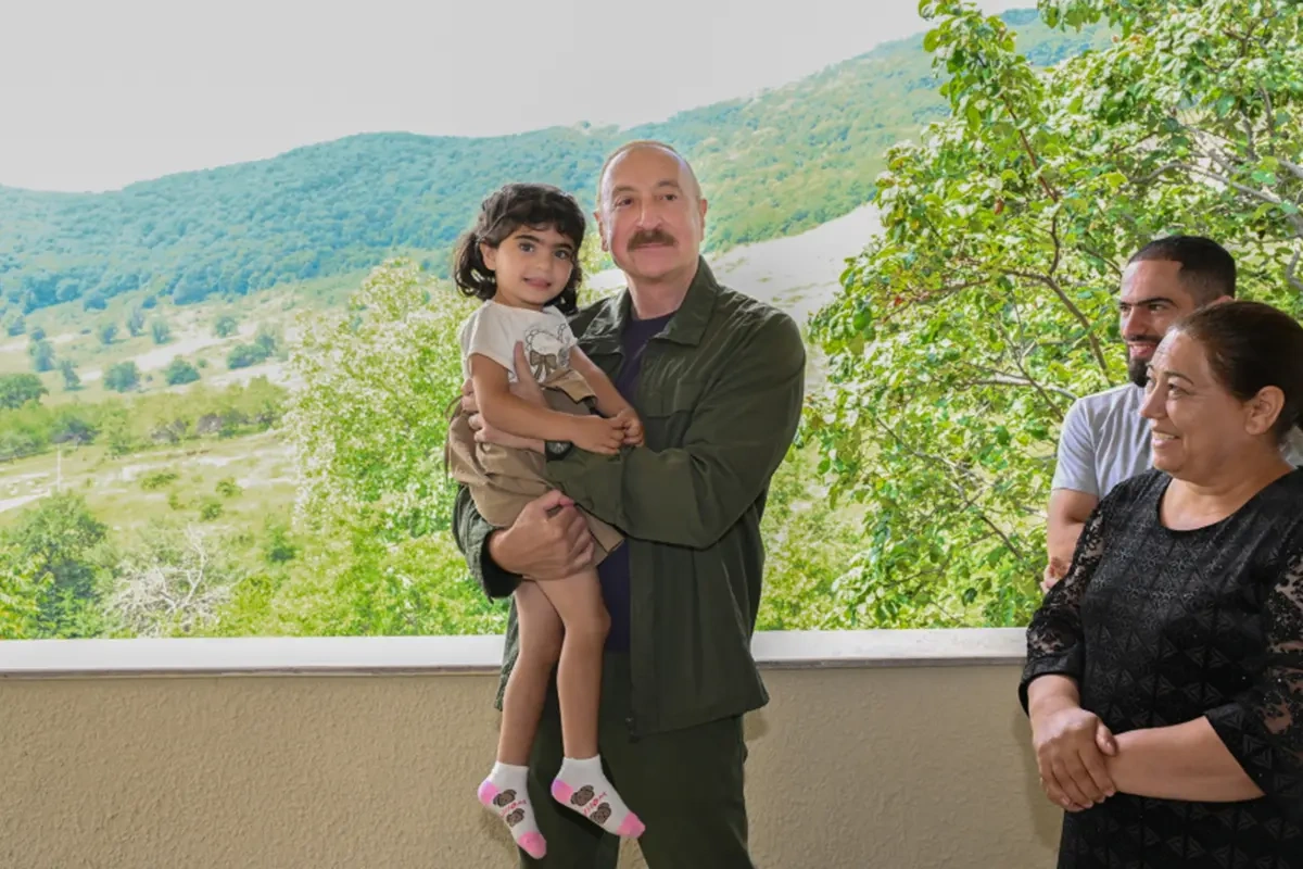 “O biri qız hanı? Onunla ayrı çəkdirərik” - Video