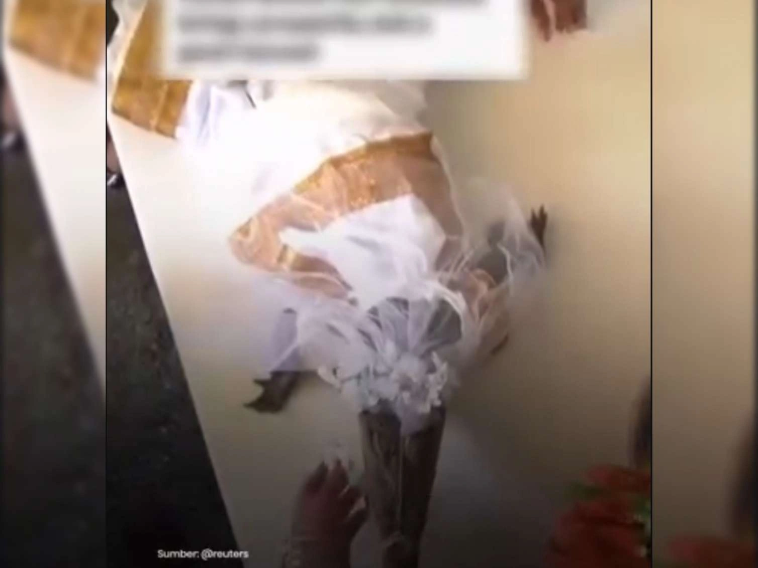 Bələdiyyə başçısı dişi timsahla “evləndi” –