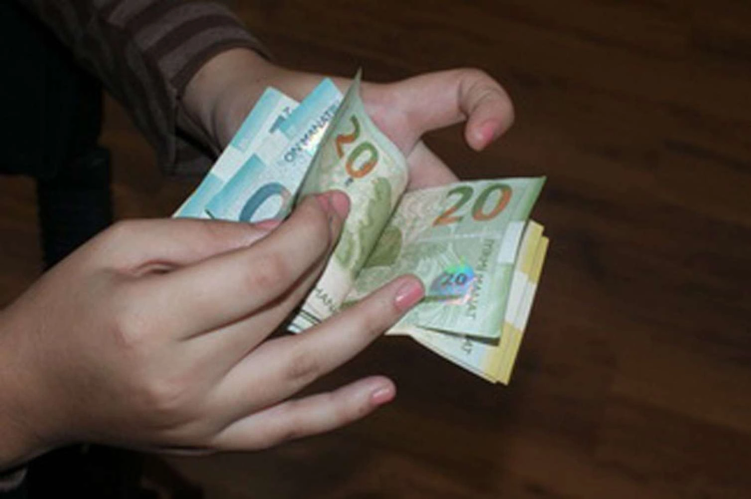 Prezident təsdiqlədi: 20 manatlıq dövlət rüsumu ləğv edildi