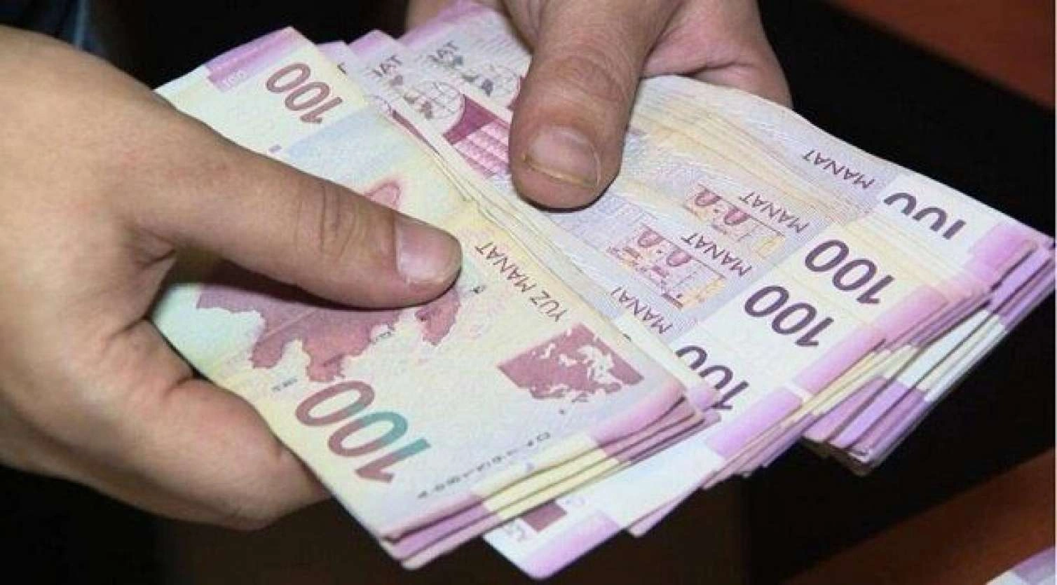 Dələduzluğa görə həbs olunan şirkət rəhbəri şəhid anasına pul “atıb”? -