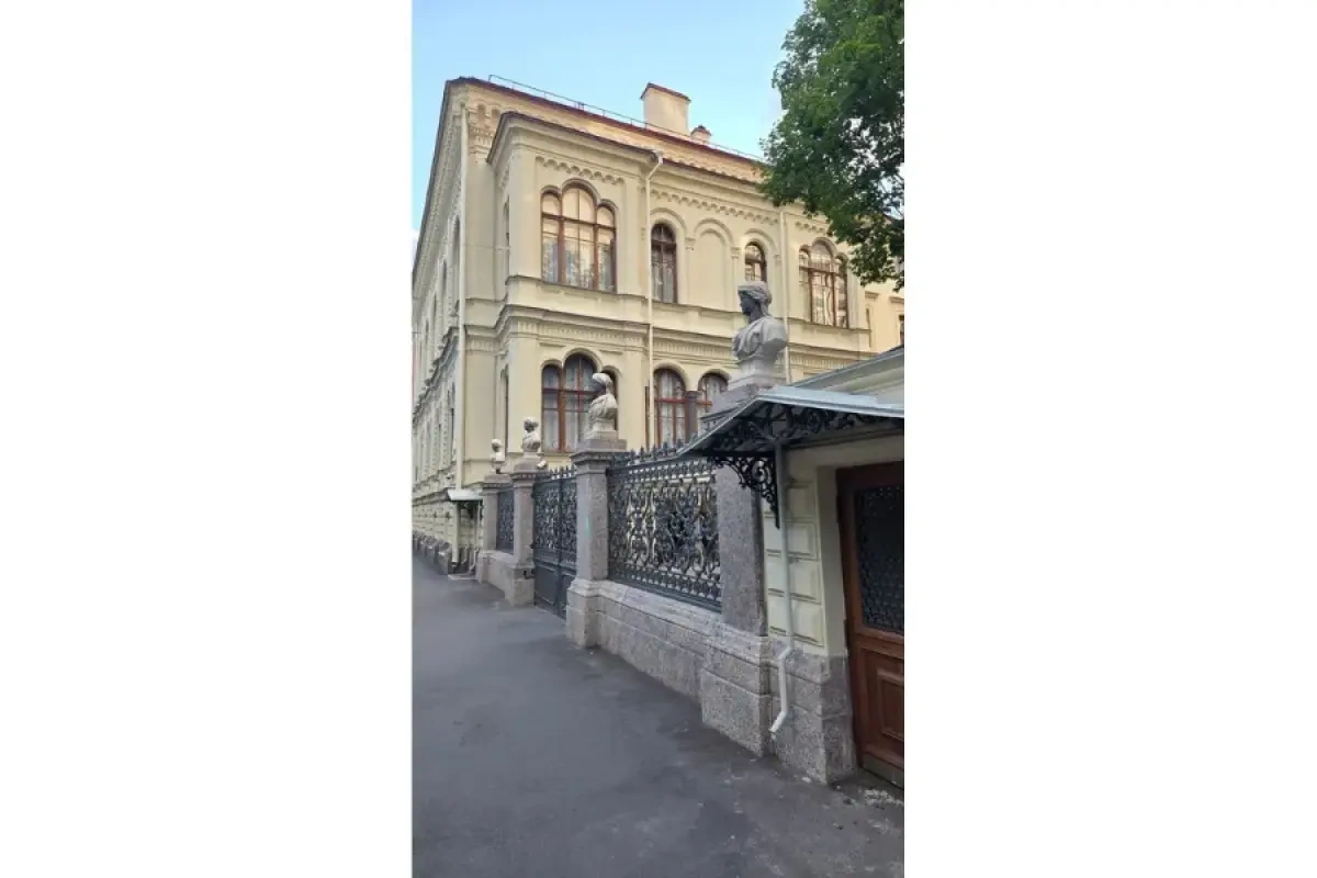 Neva və Xəzər sahilləri: Tarix şəxsiyyətlərin simasında