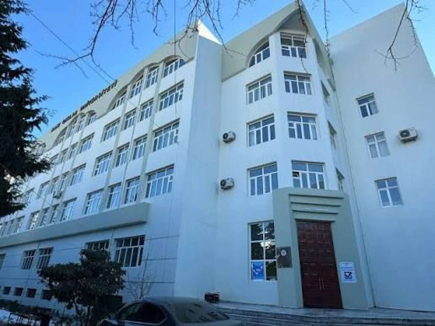 Nazirlikdən Bakı Qızlar Universiteti ilə bağlı