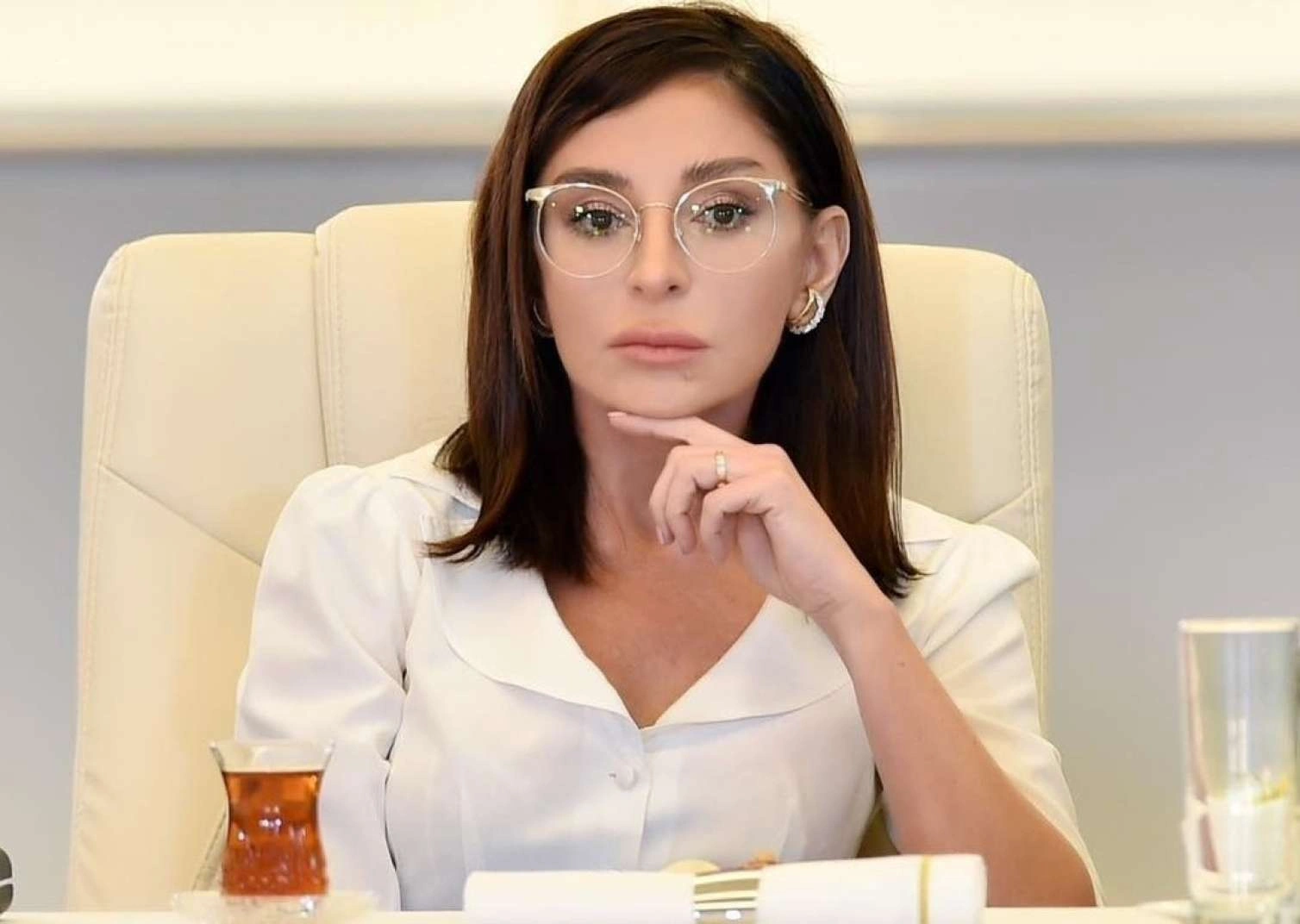 Özbəkistan prezidenti də Birinci xanımı təbrik etdi