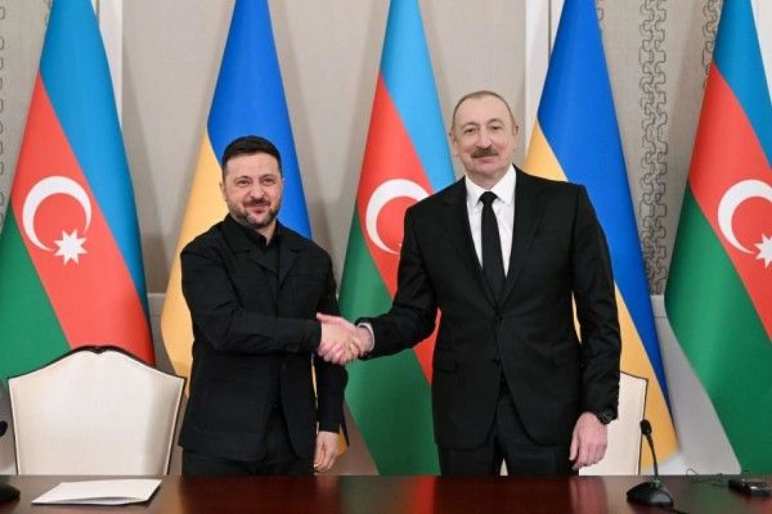 İlham Əliyev Zelenskini təbrik etdi