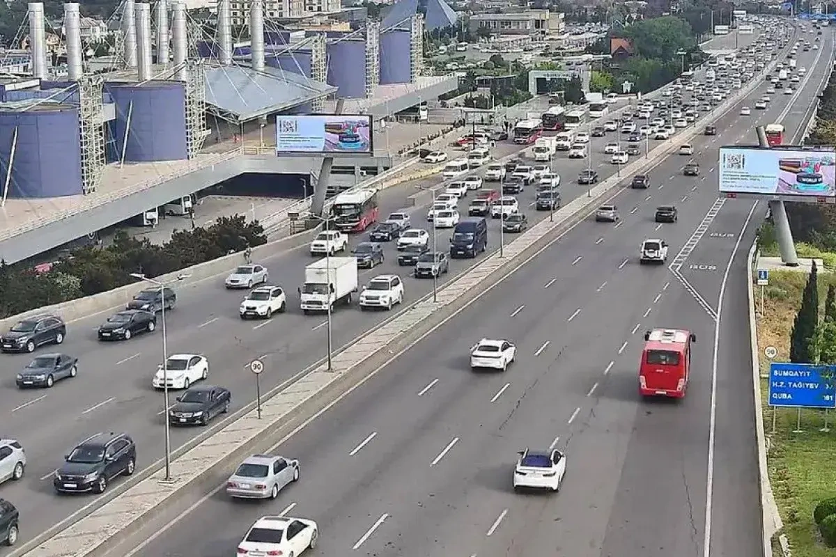 Bəzi yollarda sıxlıq var - SİYAHI