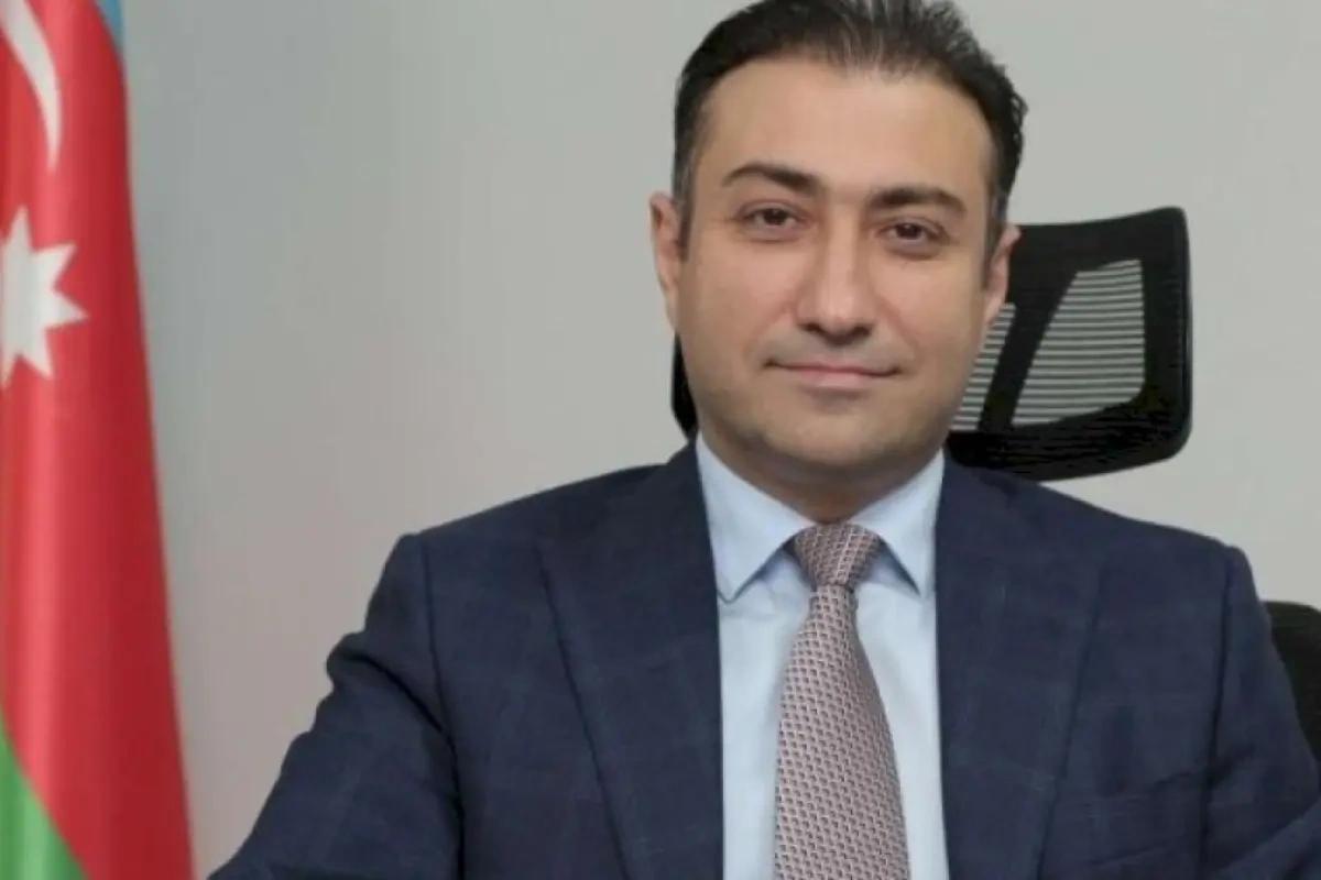 Anar Bayramov daha bir xəstəxana direktorunu yola salır - FOTO