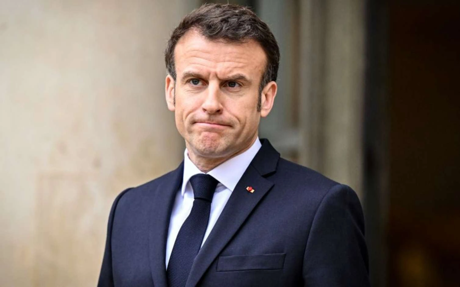 Həbsdə olan sağçı Le Pen Fransada lideridir: Makron gedir?