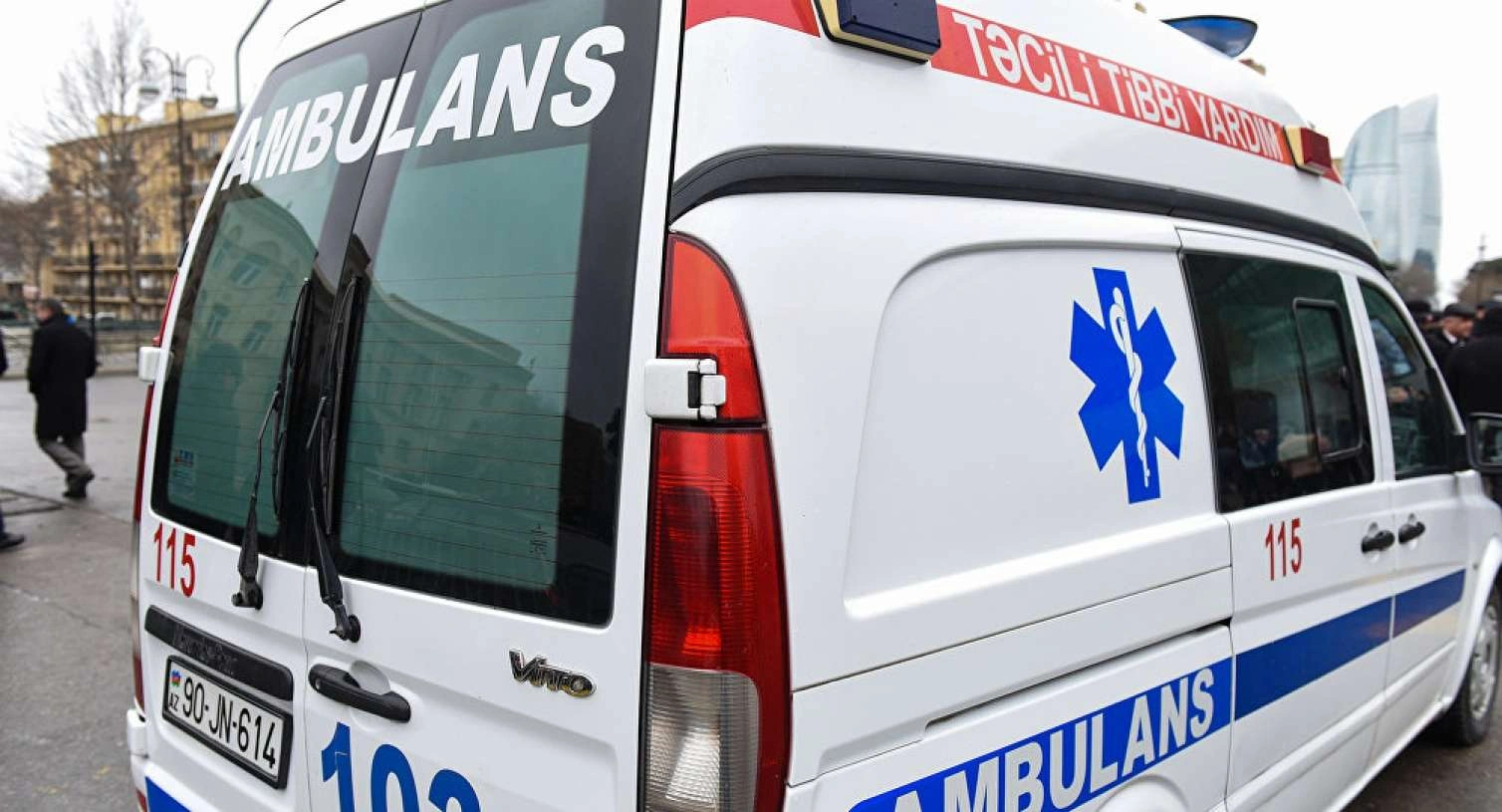 Bakıda 71 yaşlı kişi ağacdan yıxılıb öldü