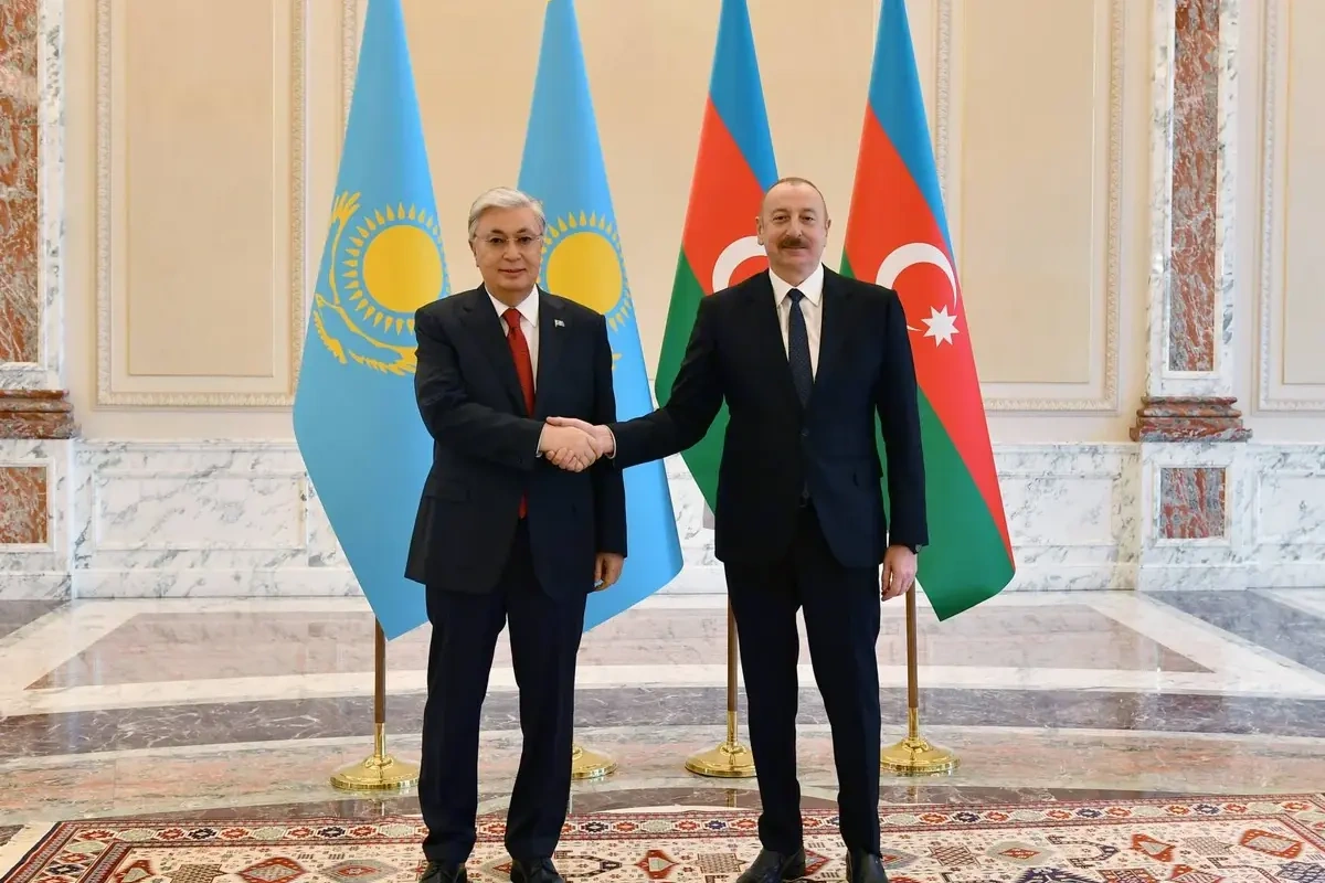 İlham Əliyev Tokayevi təbrik etdi