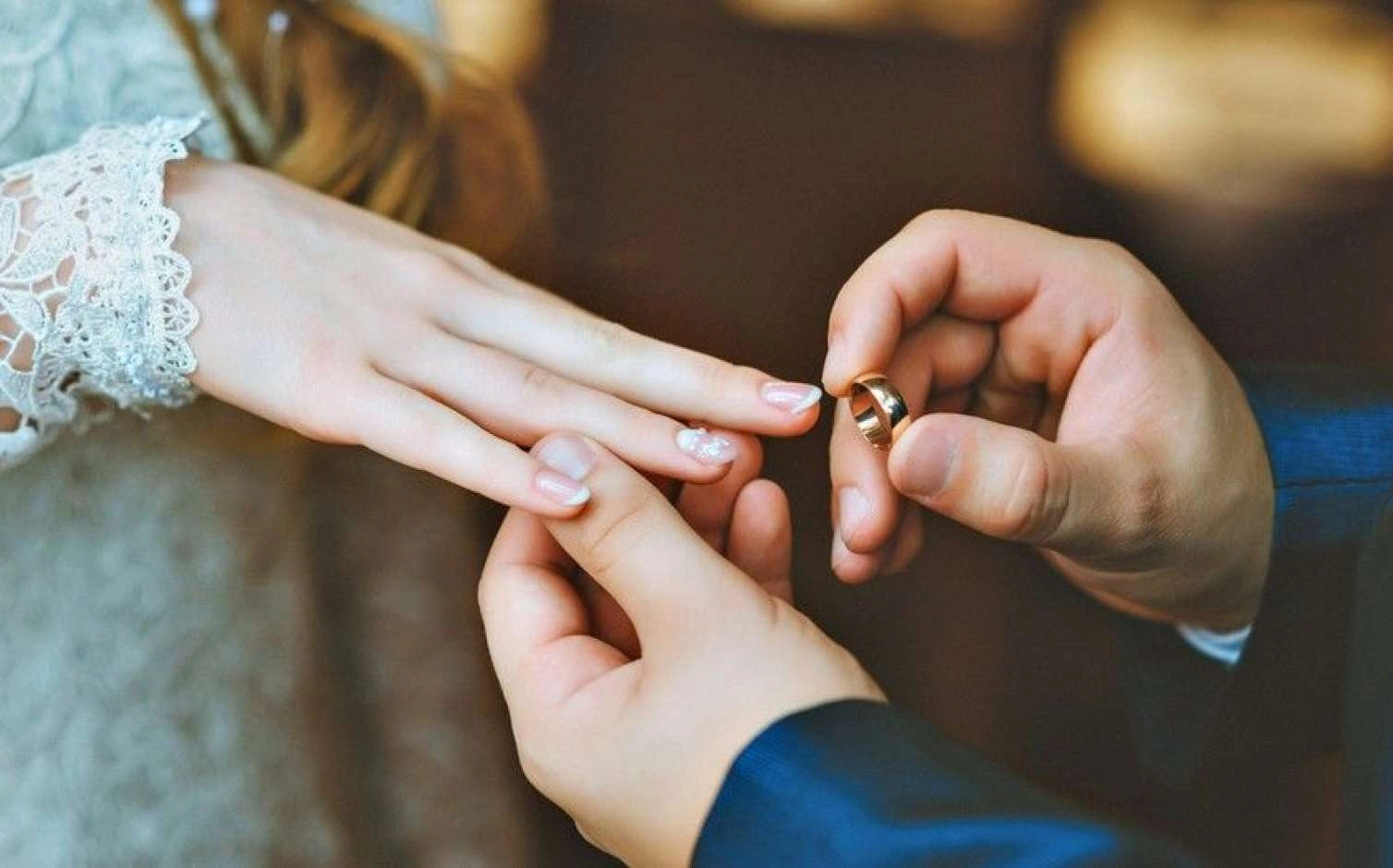 16 yaşlı qızını 30 yaşlı bacısı oğlu ilə nişanlayan ata