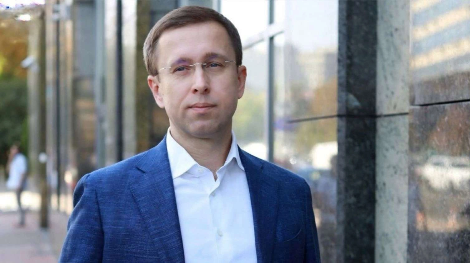 Yeni baş nazirin var-dövləti ögey qızının adına keçdi