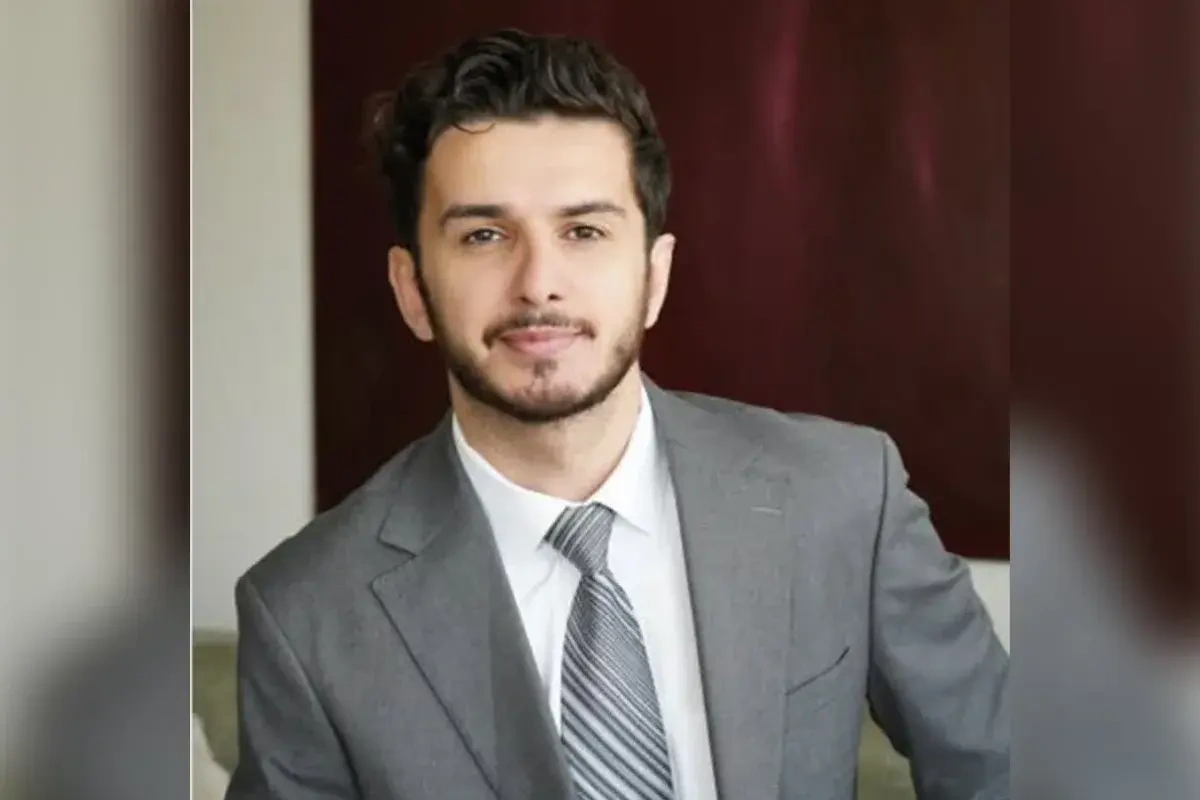 Bankın direktor müavini binadan yıxılıb öldü
