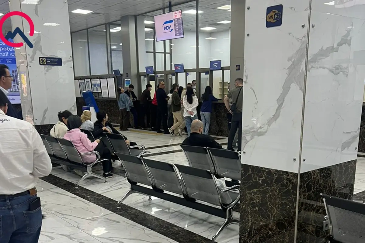Tbilisi qatarına ilk bileti o aldı - Vağzalda növbə var