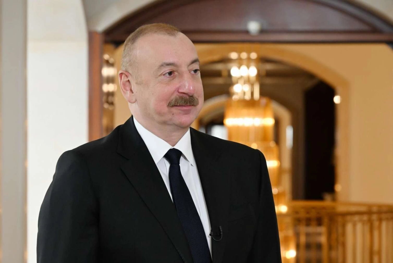 O, mənə verdiyi suala görə vəzifəsindən uzaqlaşdırıldı