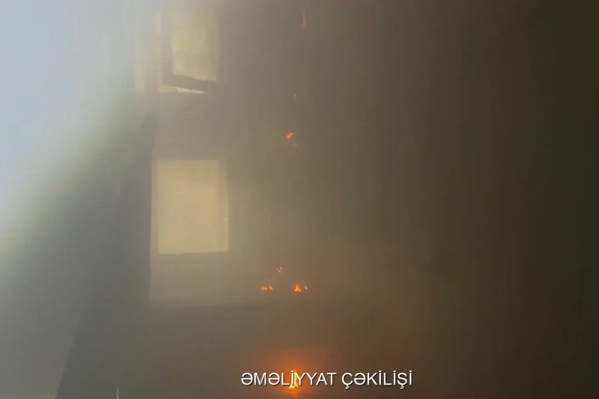 Sumqayıtda yaşayış binasında yanğın oldu, sakinlər təxliyə edildi