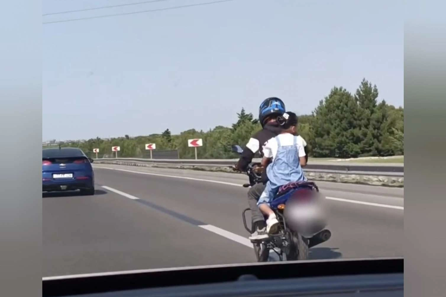 Bakıda motosiklet sürücüsü uşağı təhlükəyə atdı
