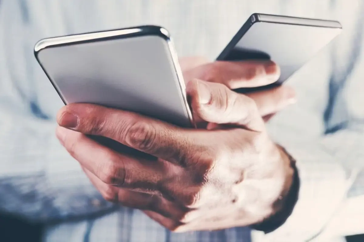 Eyni vaxtda iki telefon işlətmək zərərlidir – yeni araşdırma