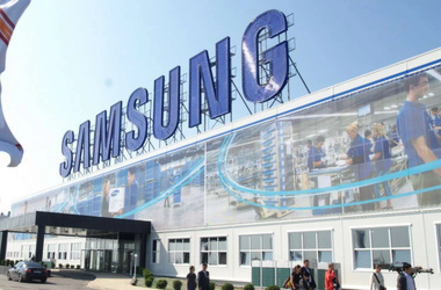 “Samsung”dan yeni qatlanan telefon