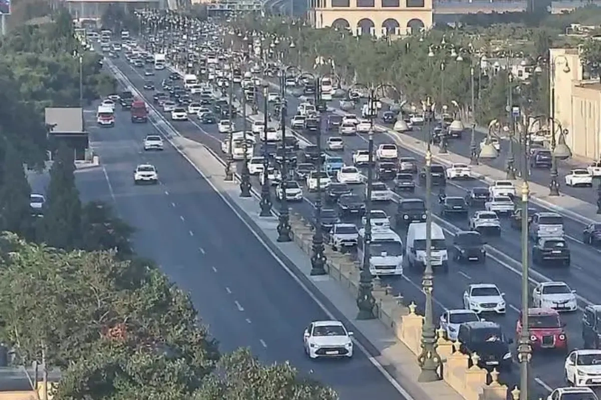 Bakının bir sıra yollarında tıxac yarandı