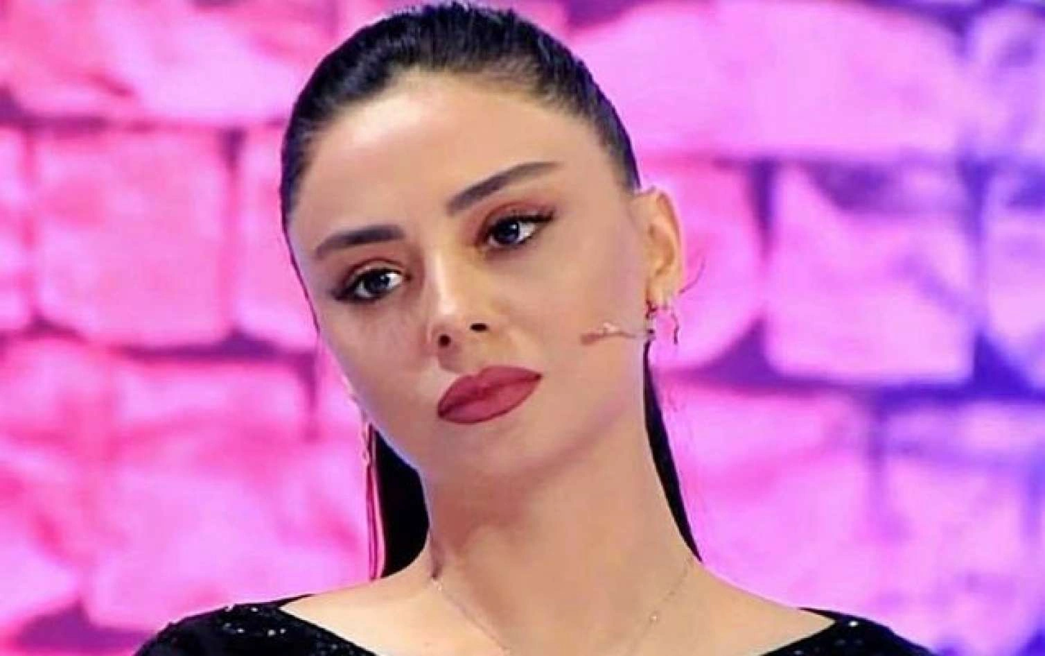 Vüsalə kövrəldi, gözyaşlarına hakim ola bilmədi