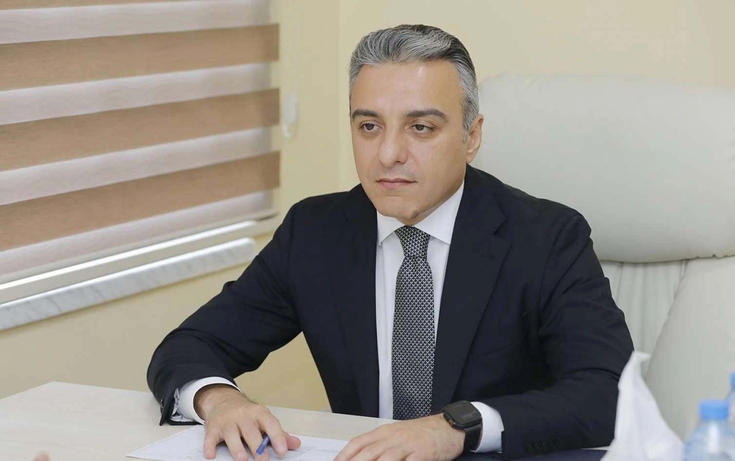 İşdən çıxarılan məmura