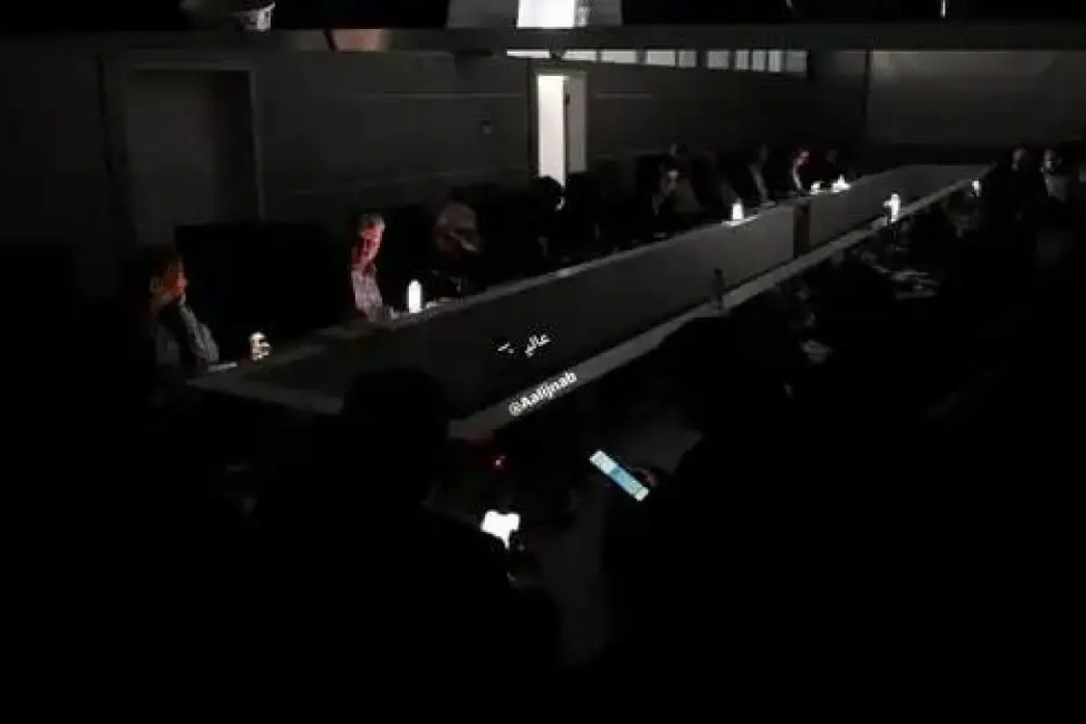 İran parlamentində enerji böhranının müzakirəsi zamanı işıqlar söndü