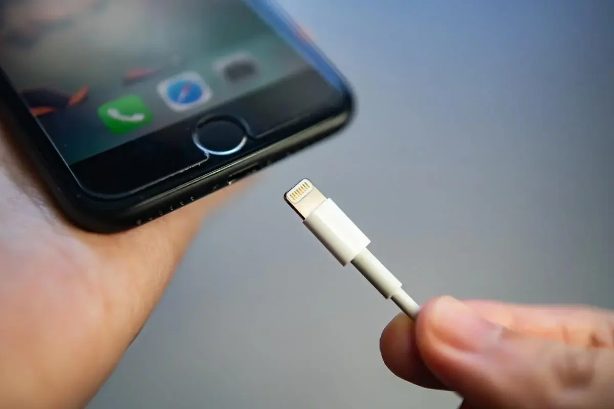 Telefonunuzu bu səhvlə məhv etməyin: mütəxəssislər xəbərdarlıq edir