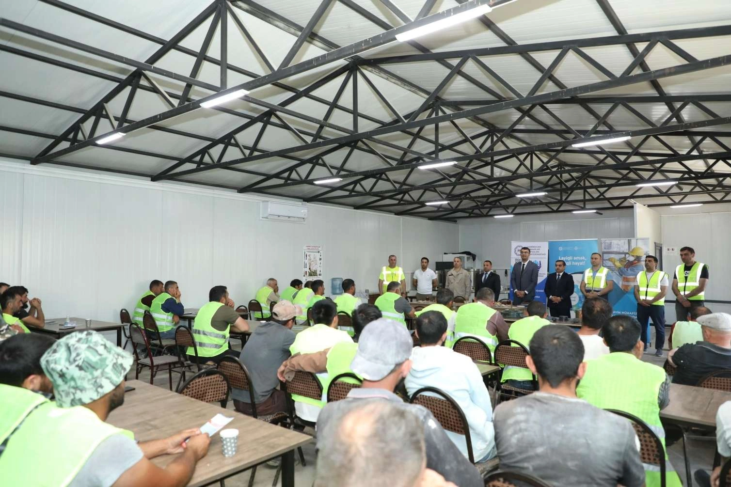 Daha 33 müəssisədə əməyin mühafizəsinə dair maarifləndirmə tədbirləri keçirildi