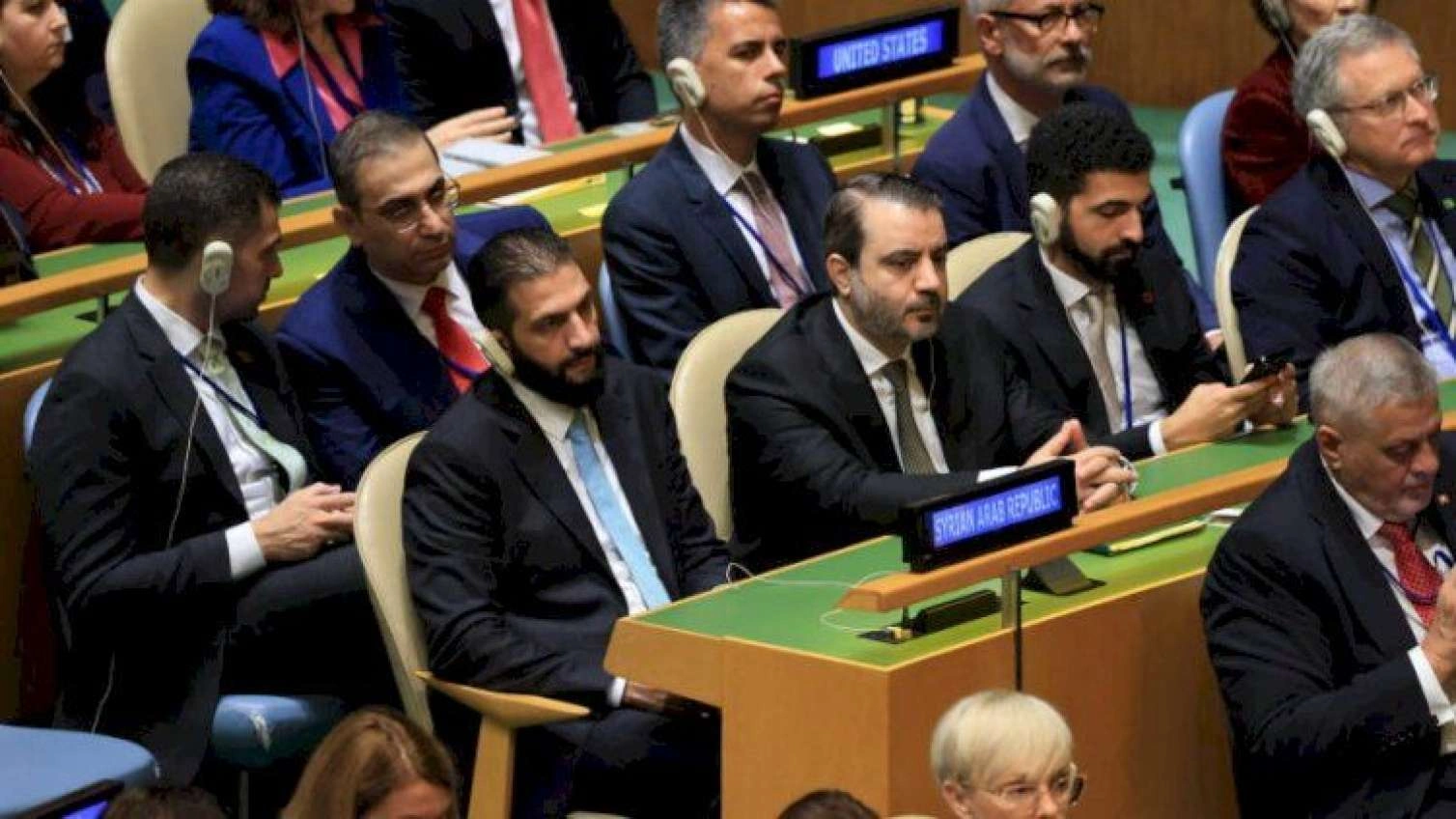 Şaraa Ərdoğanın çıxışı zamanı "İnstaqram"a baxdı
