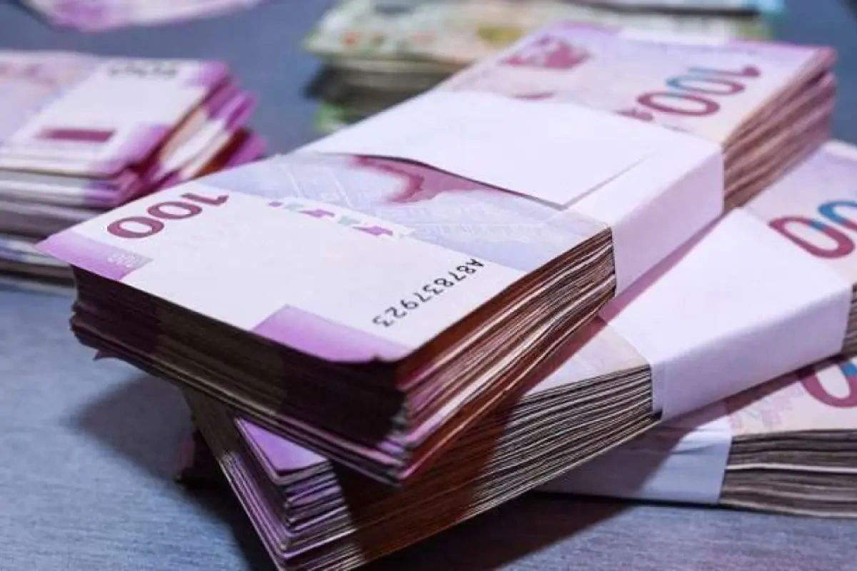 Direktor müəllimlərlə əlbir olub - 71 min manat mənimsəyib