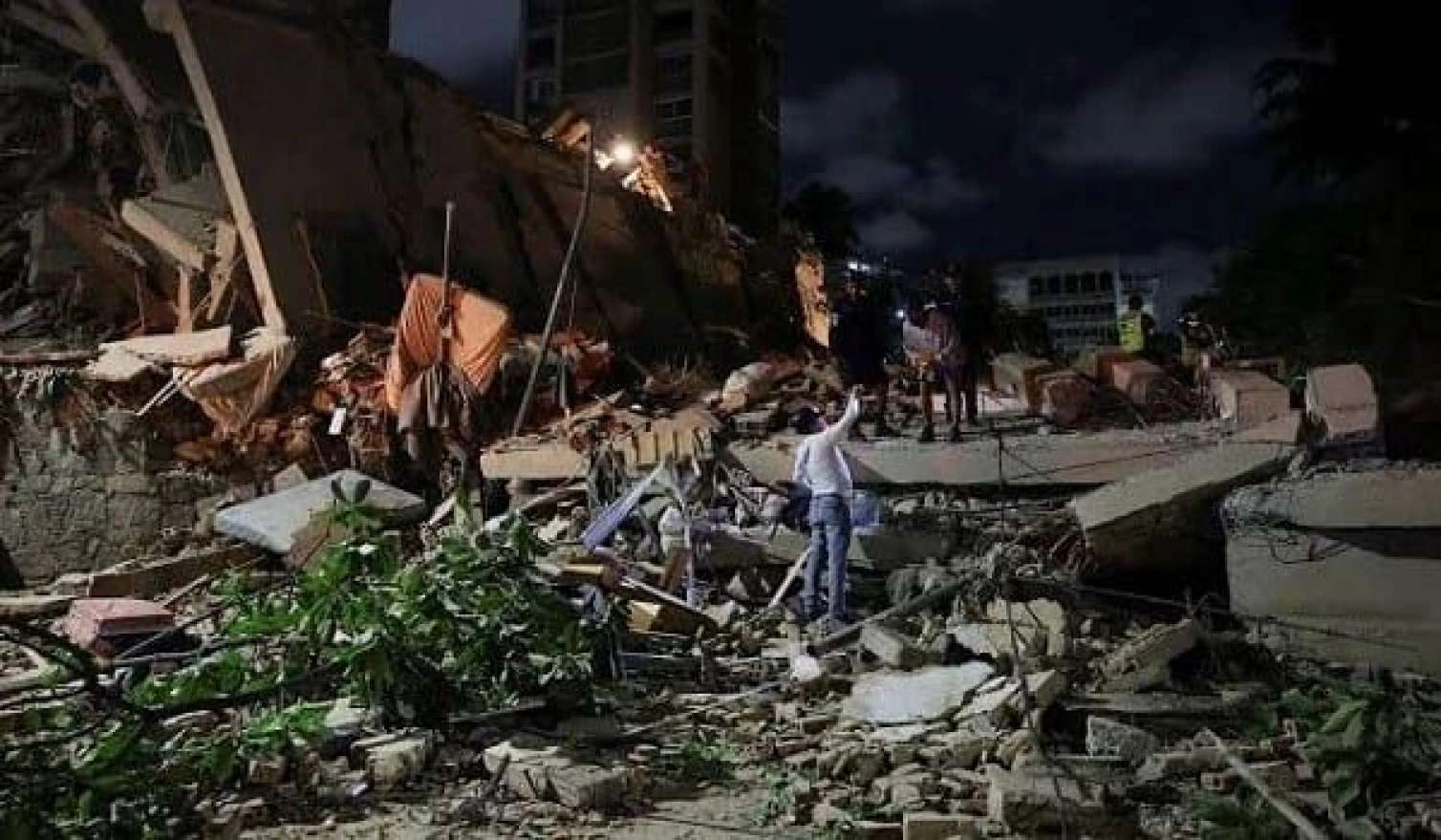 Dünya 29 gün sonra dağıntılar altından sağ çıxan Beylidən danışır - FOTO