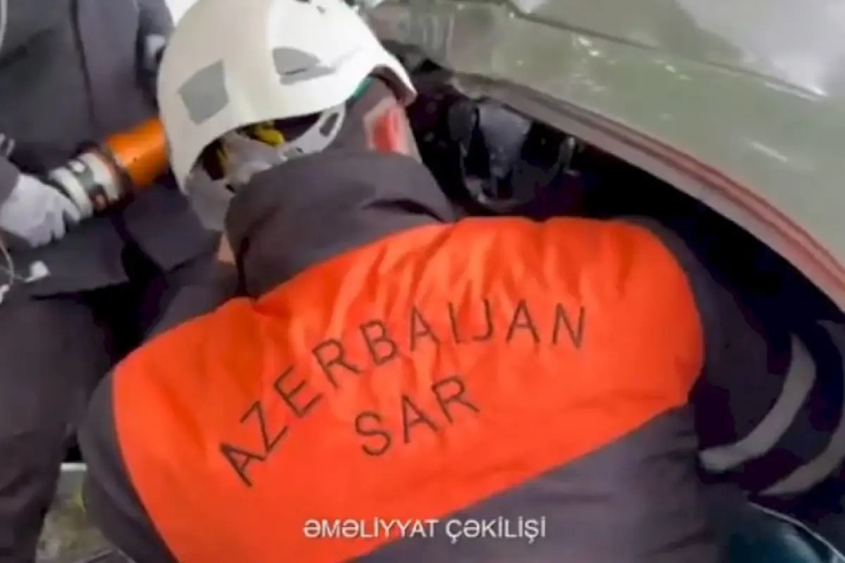 Oğuzda ağır qəzadan sonra sürücü belə xilas edildi - ANBAAN GÖRÜNTÜLƏR