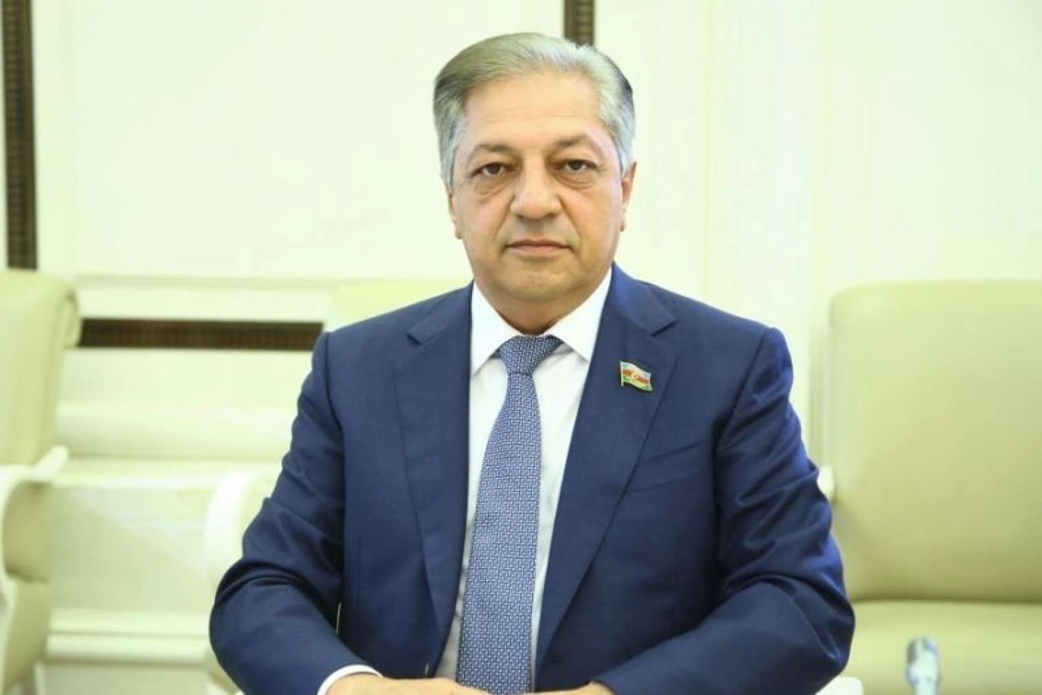 Cavanşir Feyziyevin apteki dərmanları reseptsiz satırmış - Şirkəti cərimələndi