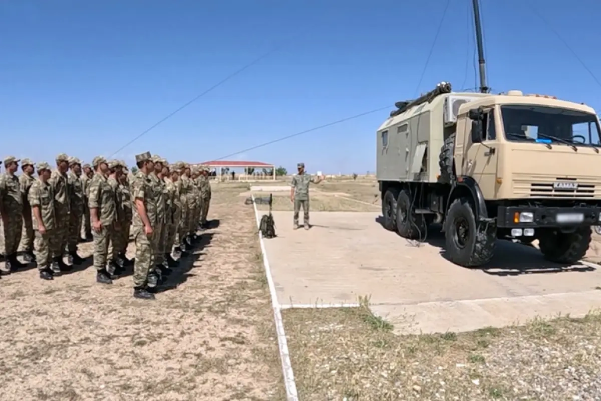 Hərbi vəzifəlilər təlimdə atış çalışmalarını icra etdilər - Video