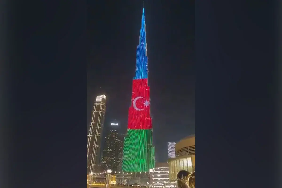 Bürc Xəlifə Azərbaycan bayrağının rəngləri ilə işıqlandırıldı