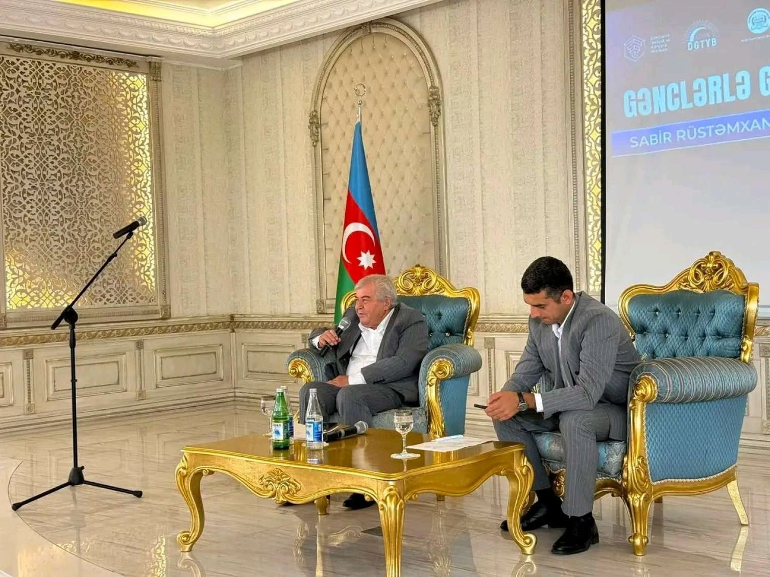 Sumqayıtda Xalq şairi Sabir Rüstəmxanlı ilə gənclərin görüşü keçirilib