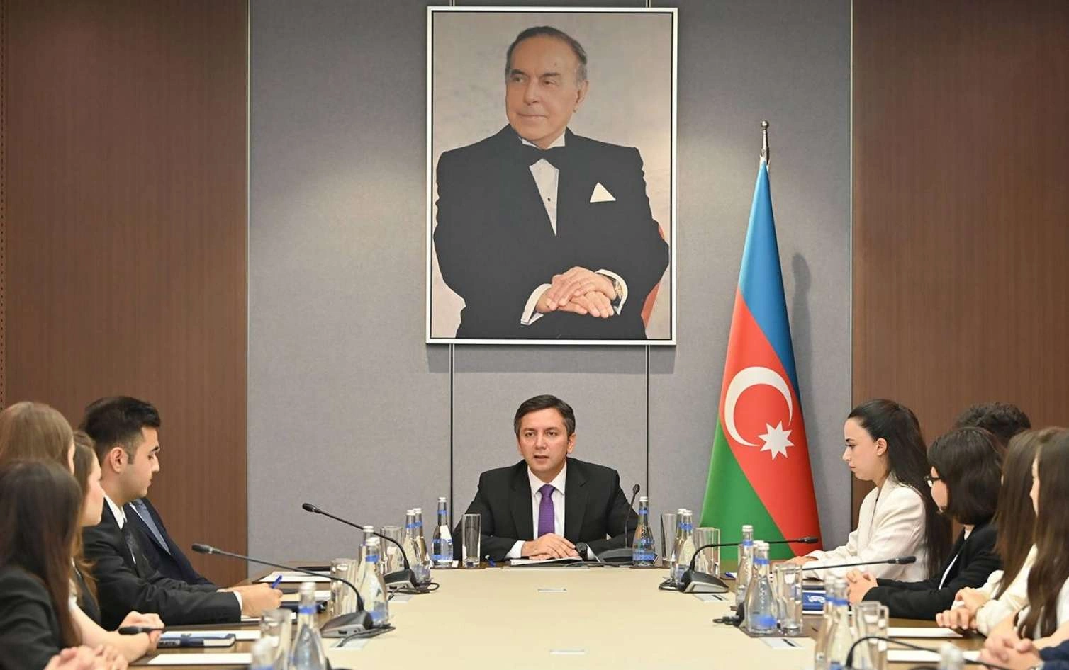 Yalçın Rəfiyev IV “Maarifçi” tələbə-məzun proqramının iştirakçıları ilə görüşüb