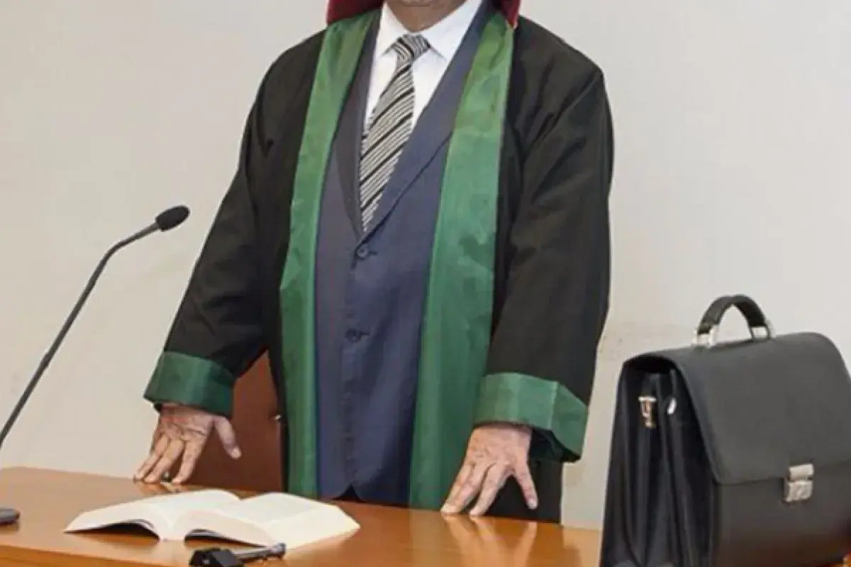 Azərbaycanda 2 vəkilə töhmət verildi