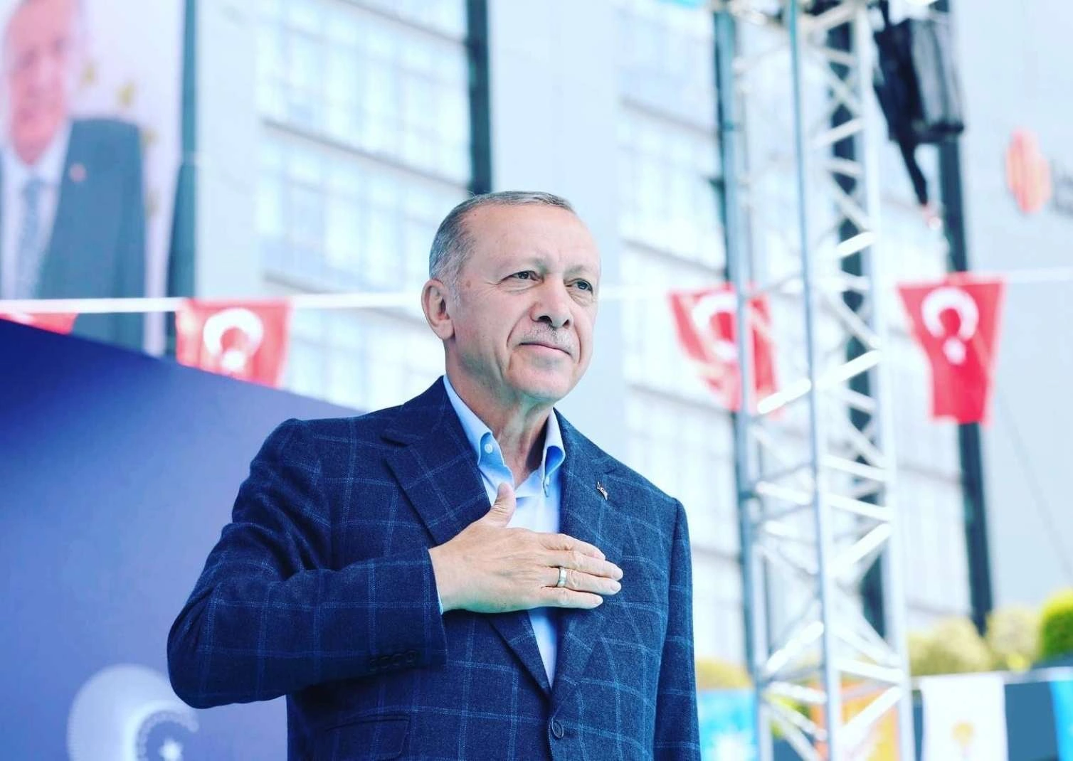 Ərdoğandan NATO liderlərinə təəccübləndirən hədiyyə