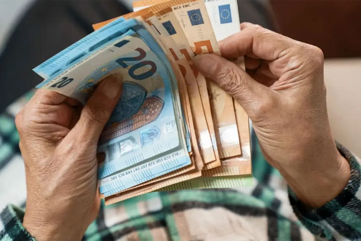 Onlar da avroya keçir