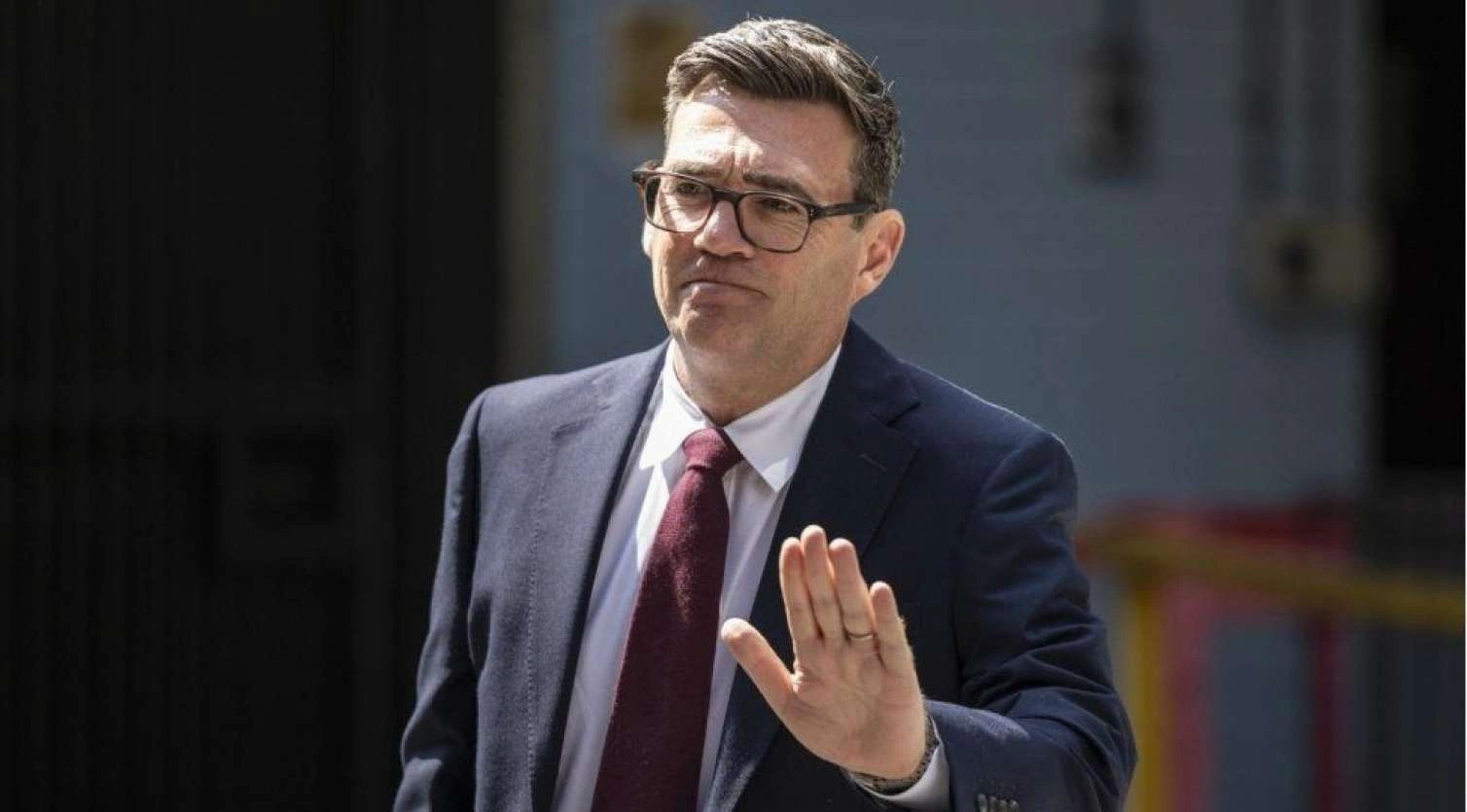 Britaniyalı baş nazir ilk dəfə Trampa zəng etdi