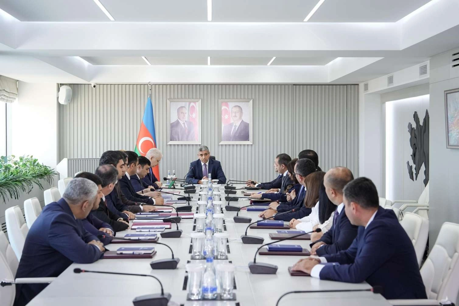 Təltif edilmiş əməkdaşlara vəsiqələr və medallar təqdim olunub